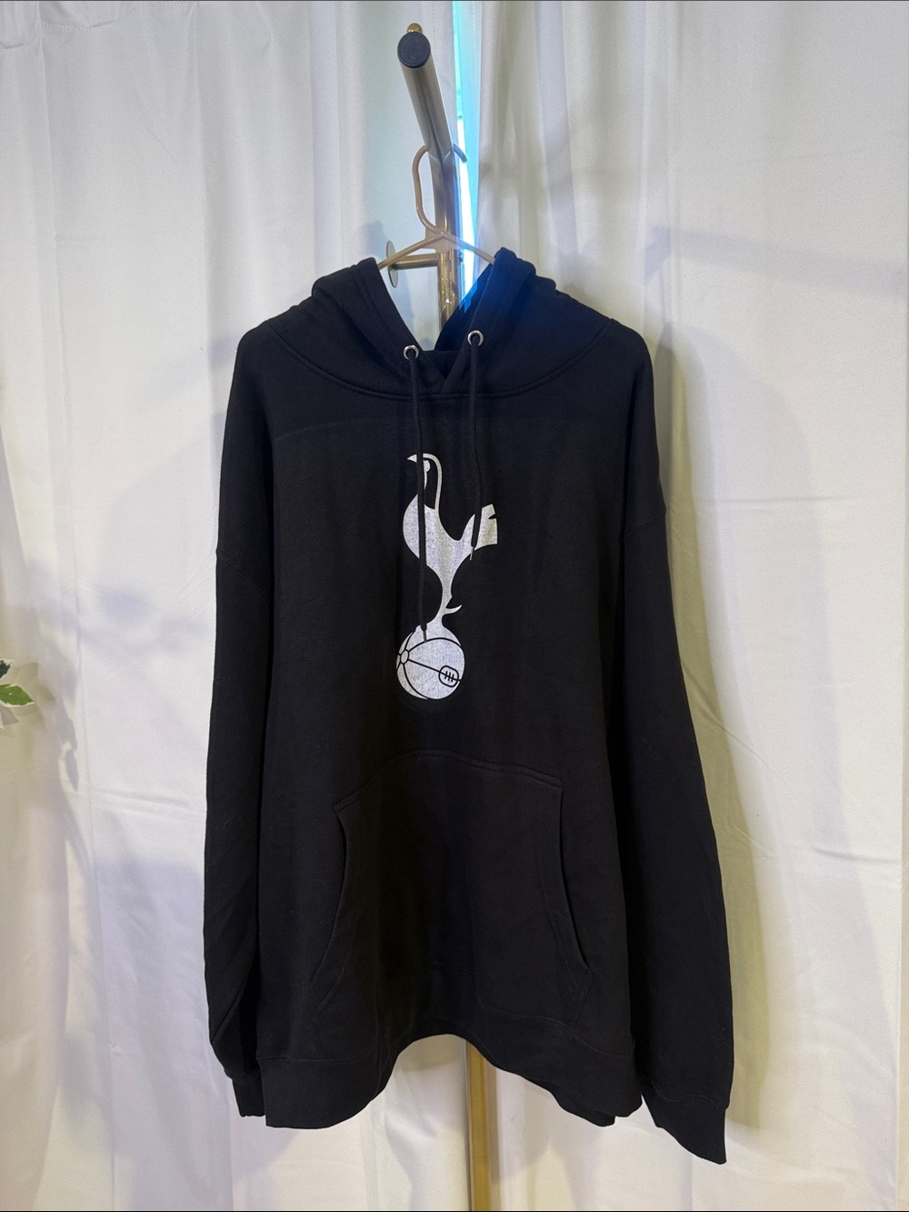 Tottenham Hotspur 1863FC Monochrome Badge Fleece Pullover Hoodie - Black XXL